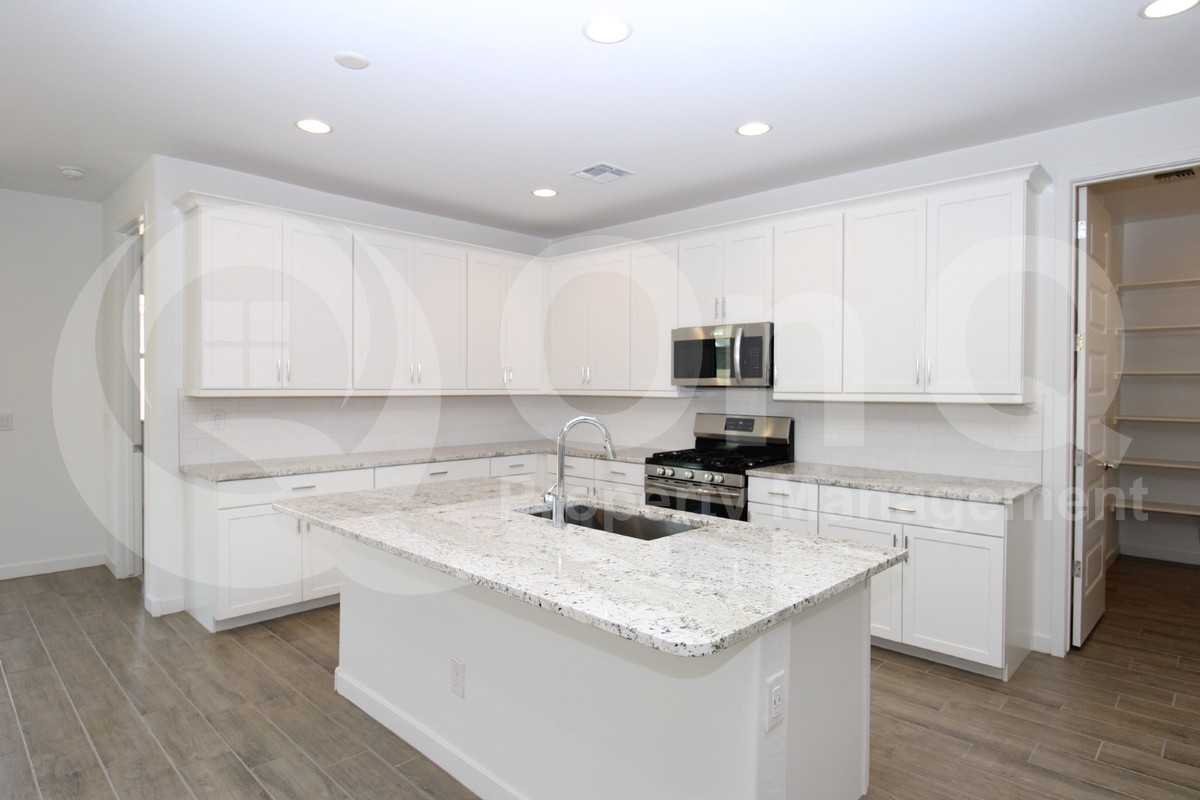 17114 W Fallen Leaf Ln - Photo 3 of 23