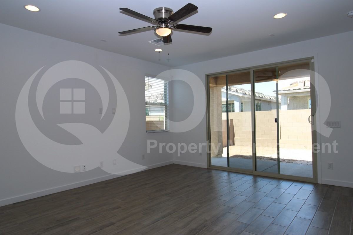 17114 W Fallen Leaf Ln - Photo 4 of 23