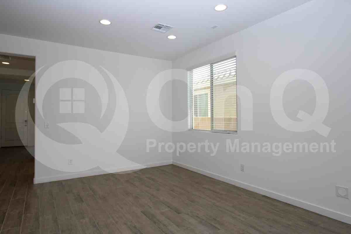 17114 W Fallen Leaf Ln - Photo 5 of 23