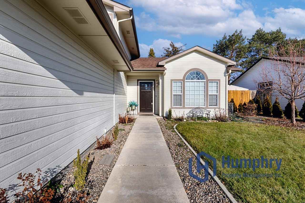 256 W Woodbury Dr - Photo 3 of 32