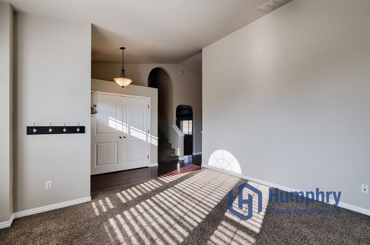 256 W Woodbury Dr - Photo 6 of 32