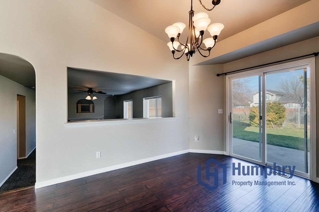 256 W Woodbury Dr - Photo 7 of 32