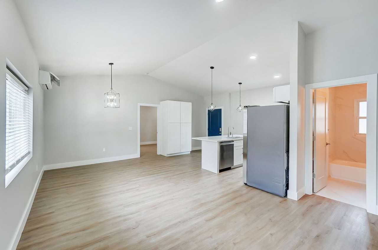 3719 Kirkup Ave - Photo 6 of 50