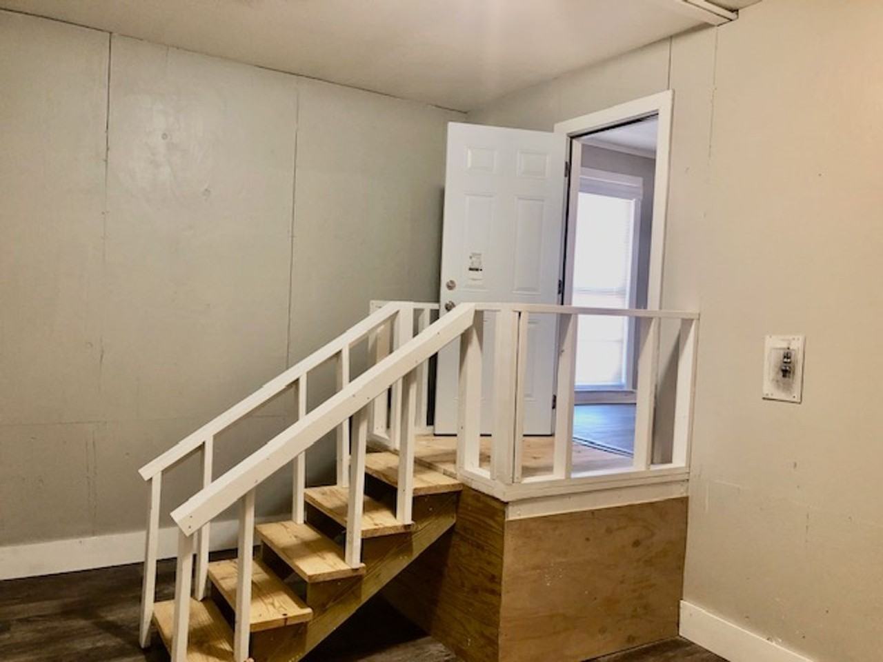 837 Modica St - Photo 3 of 21