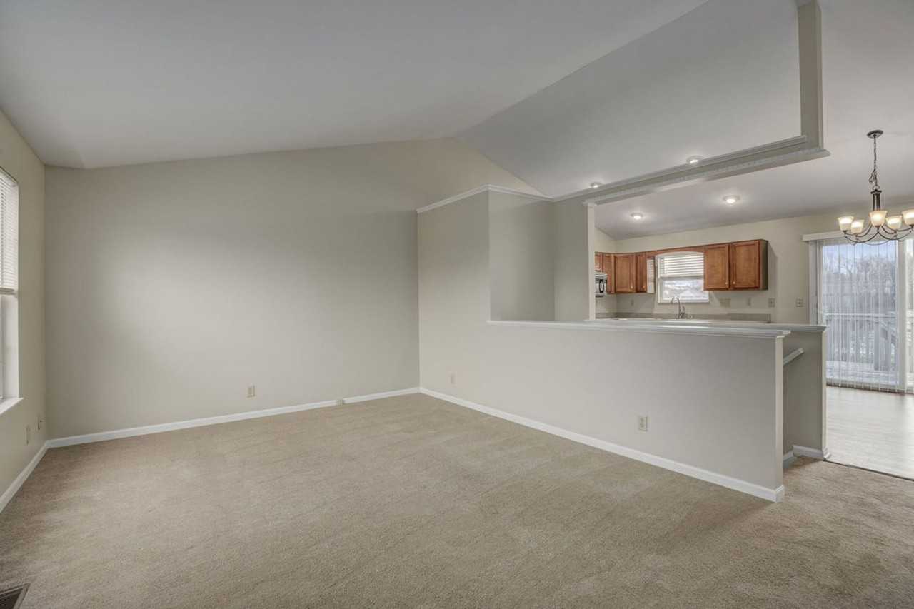 10649 Kelsey Dr - Photo 3 of 17