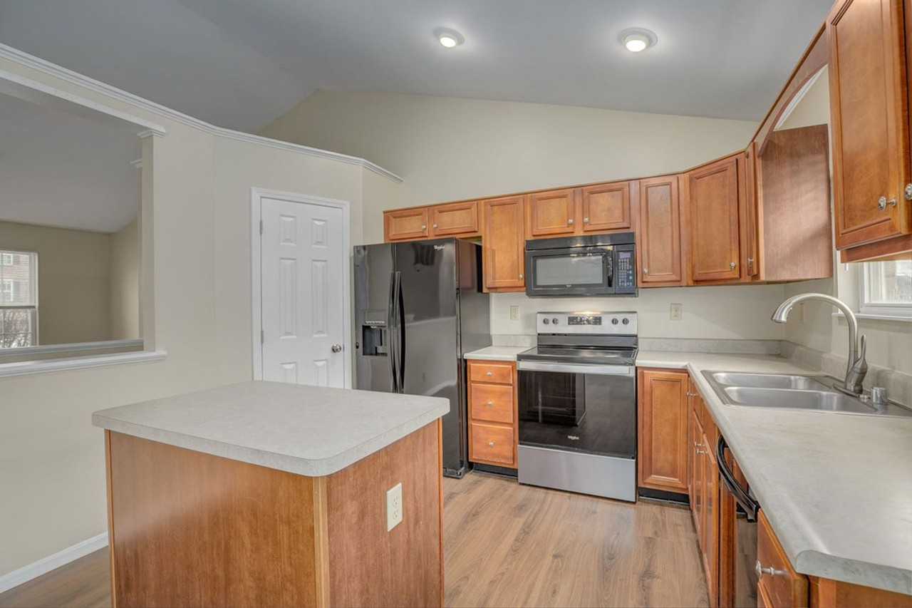 10649 Kelsey Dr - Photo 5 of 17