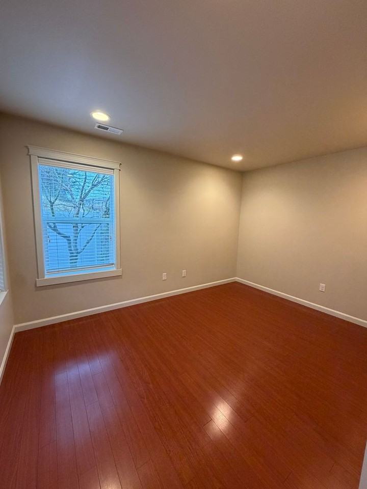 1204 Burnside Pl - Photo 3 of 27