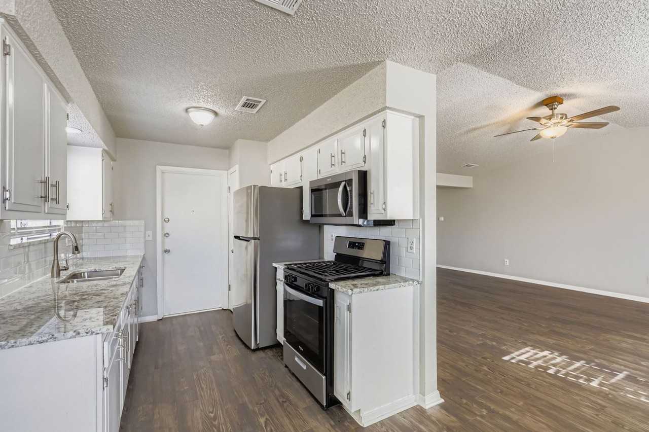 11807 Acorn Creek Trl - Photo 4 of 26