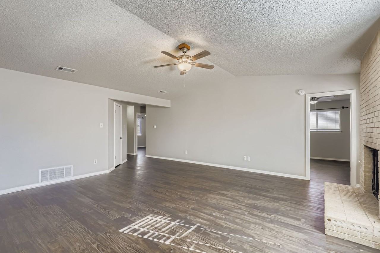 11807 Acorn Creek Trl - Photo 6 of 26