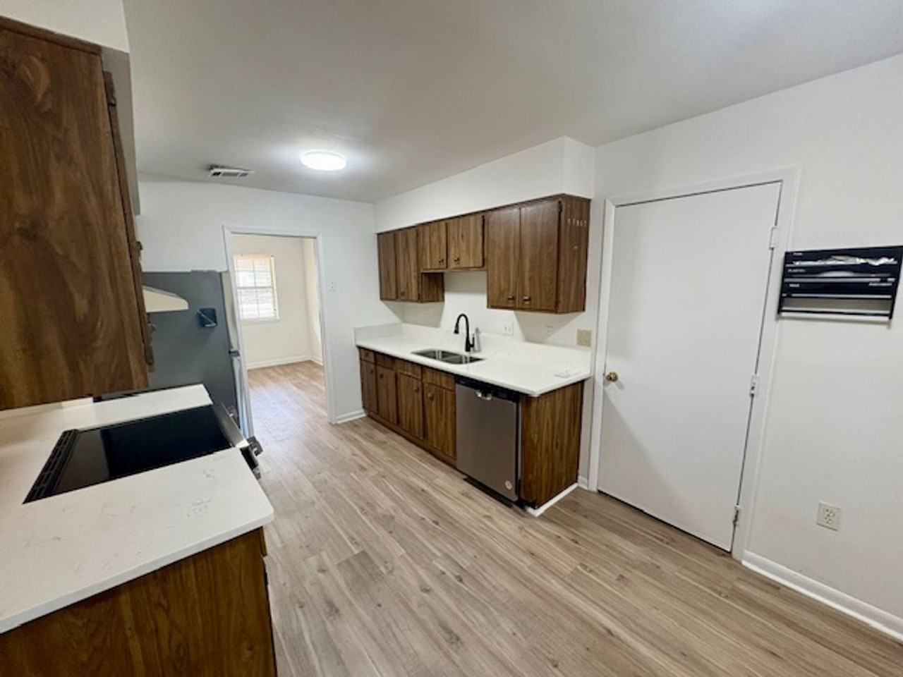 511 Maple Ave - Photo 4 of 16