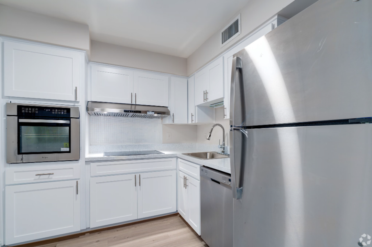 Lake Lucerne Towers - Photo 4 of 6