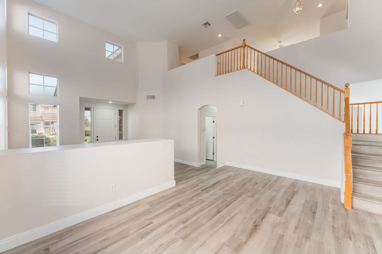 4749 Arial Ridge St - Photo 3 of 27