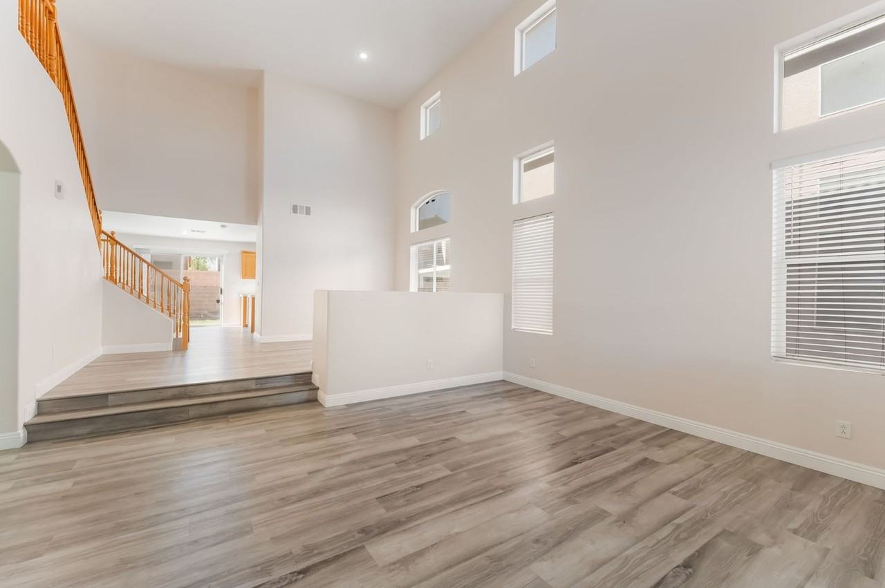 4749 Arial Ridge St - Photo 4 of 27