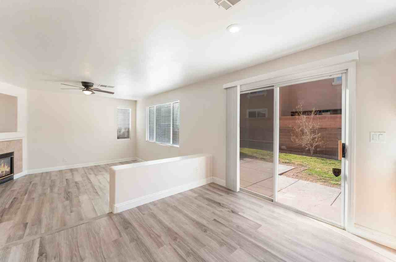 4749 Arial Ridge St - Photo 6 of 27