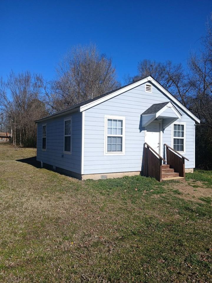 310 W Seneca St - Photo 2 of 18