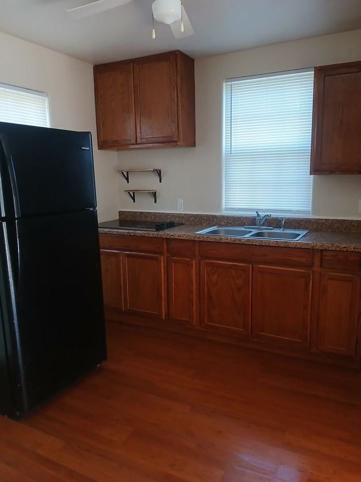 310 W Seneca St - Photo 4 of 18