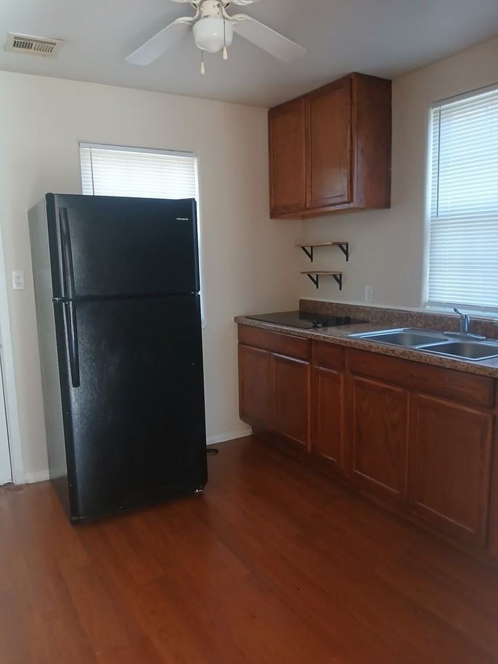 310 W Seneca St - Photo 5 of 18