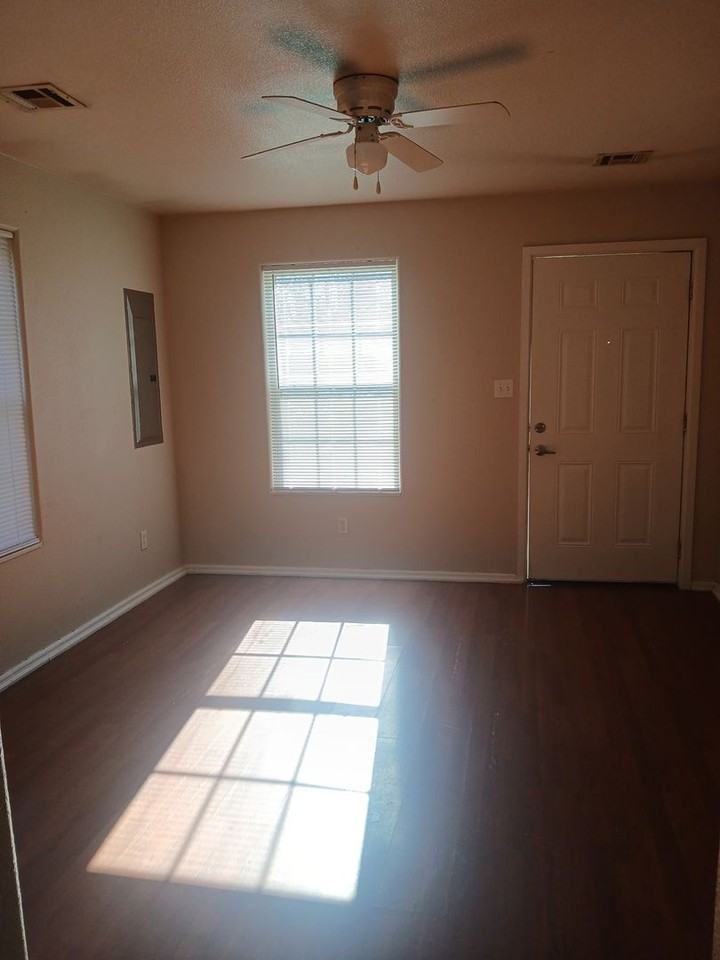 310 W Seneca St - Photo 6 of 18