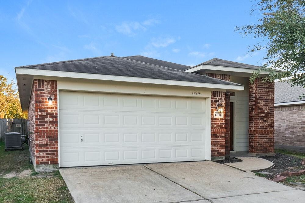 12114 English Brook Cir - Photo 3 of 16