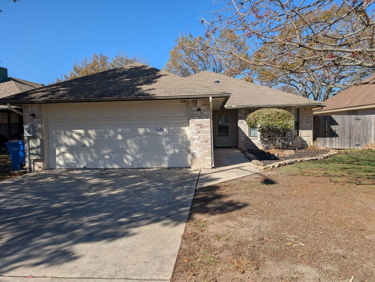 1666 Lantana Cir - Photo 2 of 31