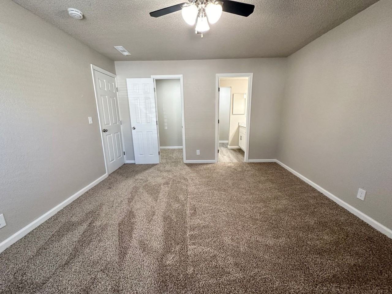 Merit Manor Apartments - Photo 5 of 12