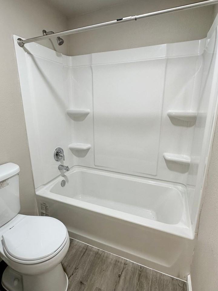 Merit Manor Apartments - Photo 6 of 12