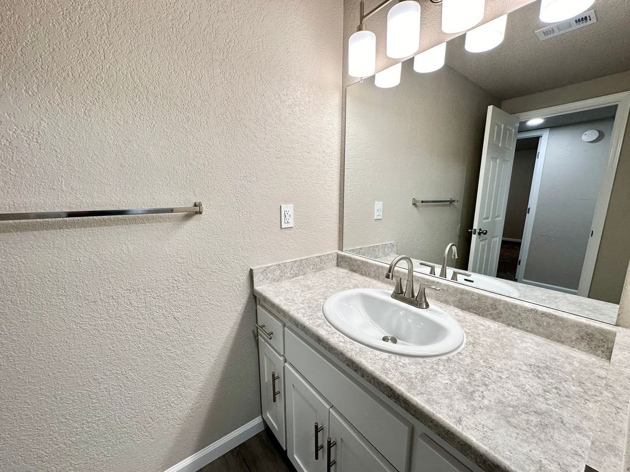 Merit Manor Apartments - Photo 7 of 12