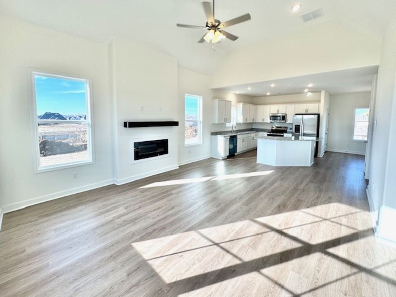 70 Hughetta St N - Photo 3 of 10