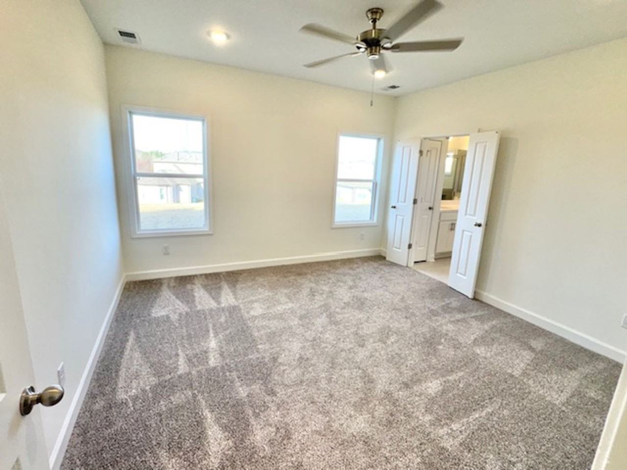 70 Hughetta St N - Photo 5 of 10