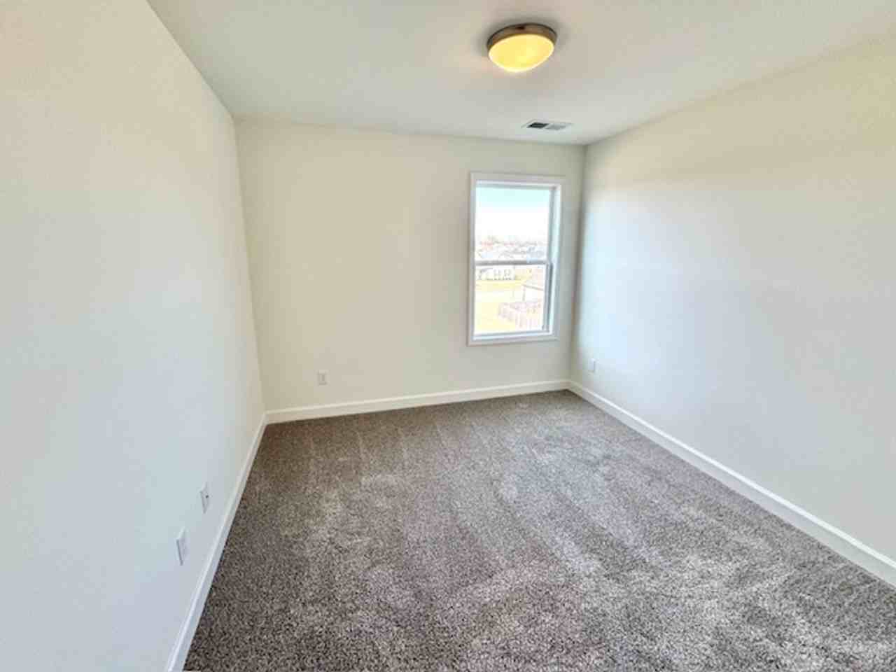 70 Hughetta St N - Photo 7 of 10