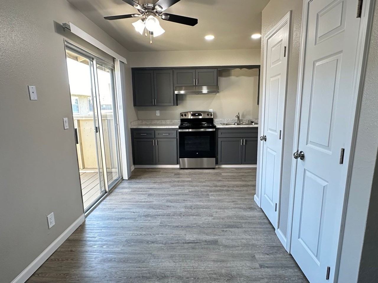 Granada Apartments - Photo 2 of 8