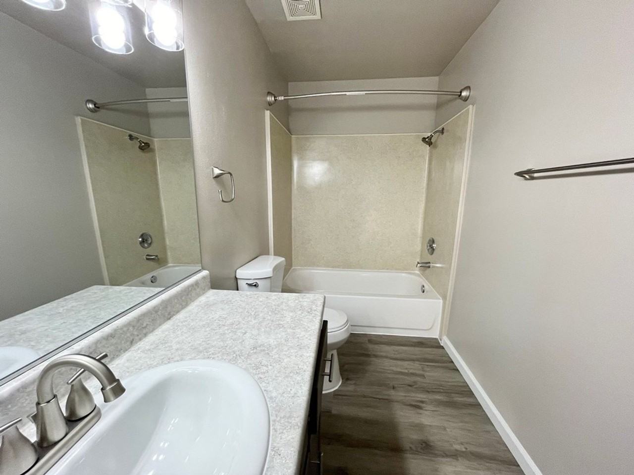 Granada Apartments - Photo 5 of 8