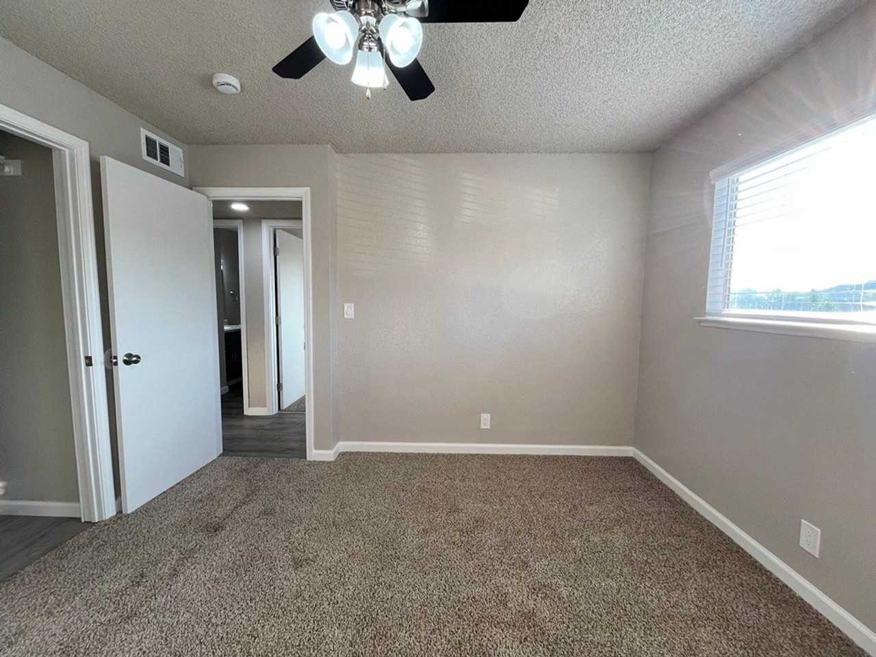 Granada Apartments - Photo 6 of 8