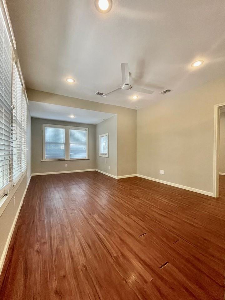 333 W Hutchison St - Photo 2 of 9