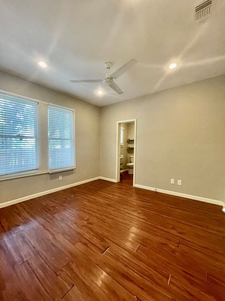 333 W Hutchison St - Photo 3 of 9