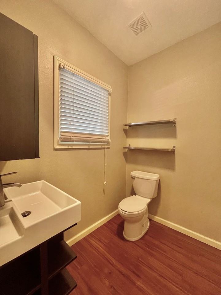 333 W Hutchison St - Photo 4 of 9