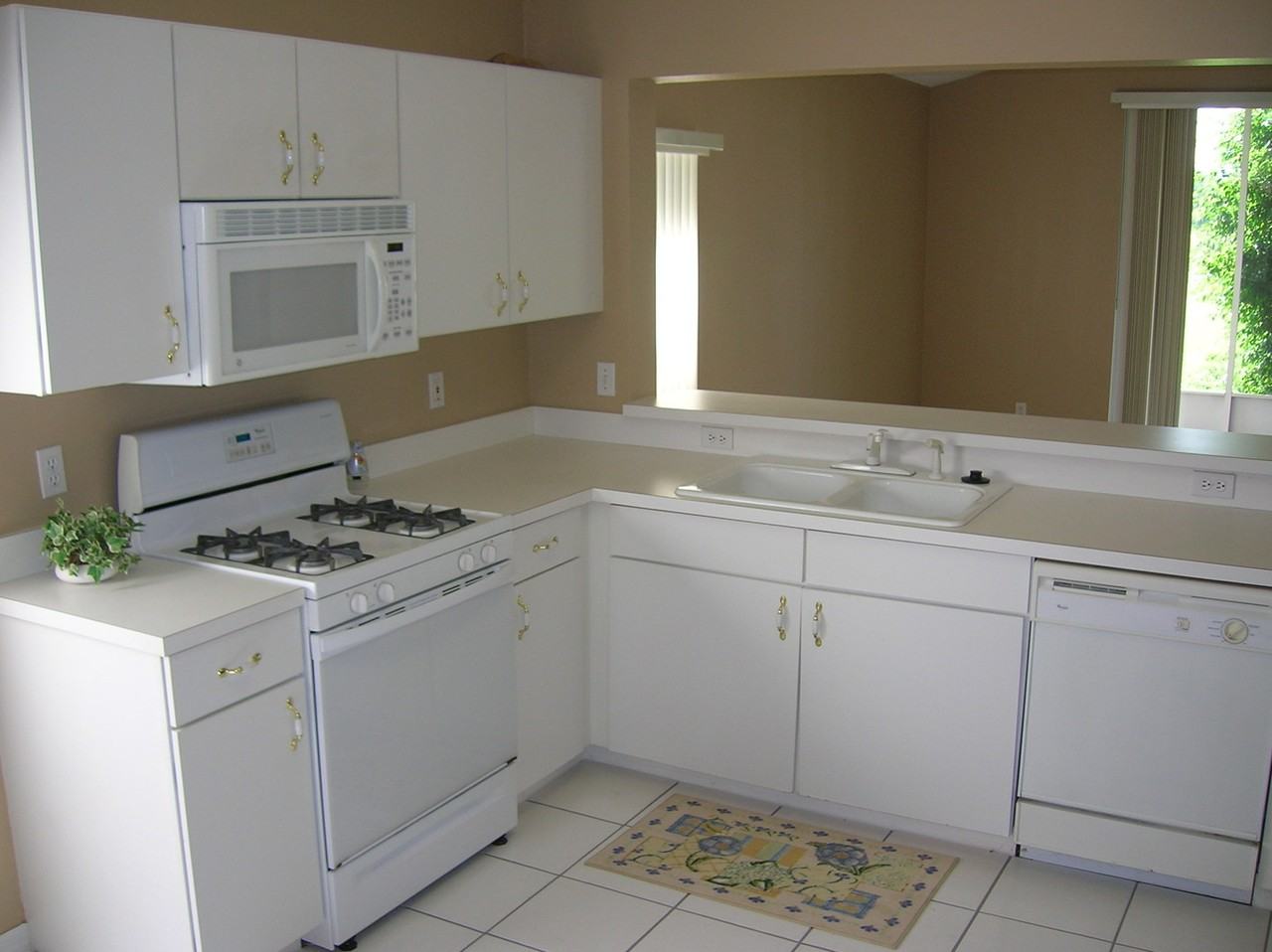 1061 Ballyshannon Pkwy - Photo 5 of 11