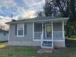 featured image of 605 N Scruggs St