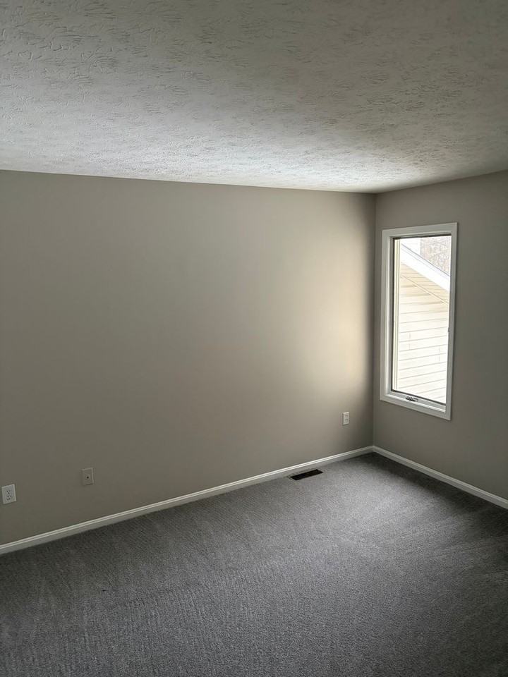 2790 Sand Run Pkwy - Photo 2 of 9