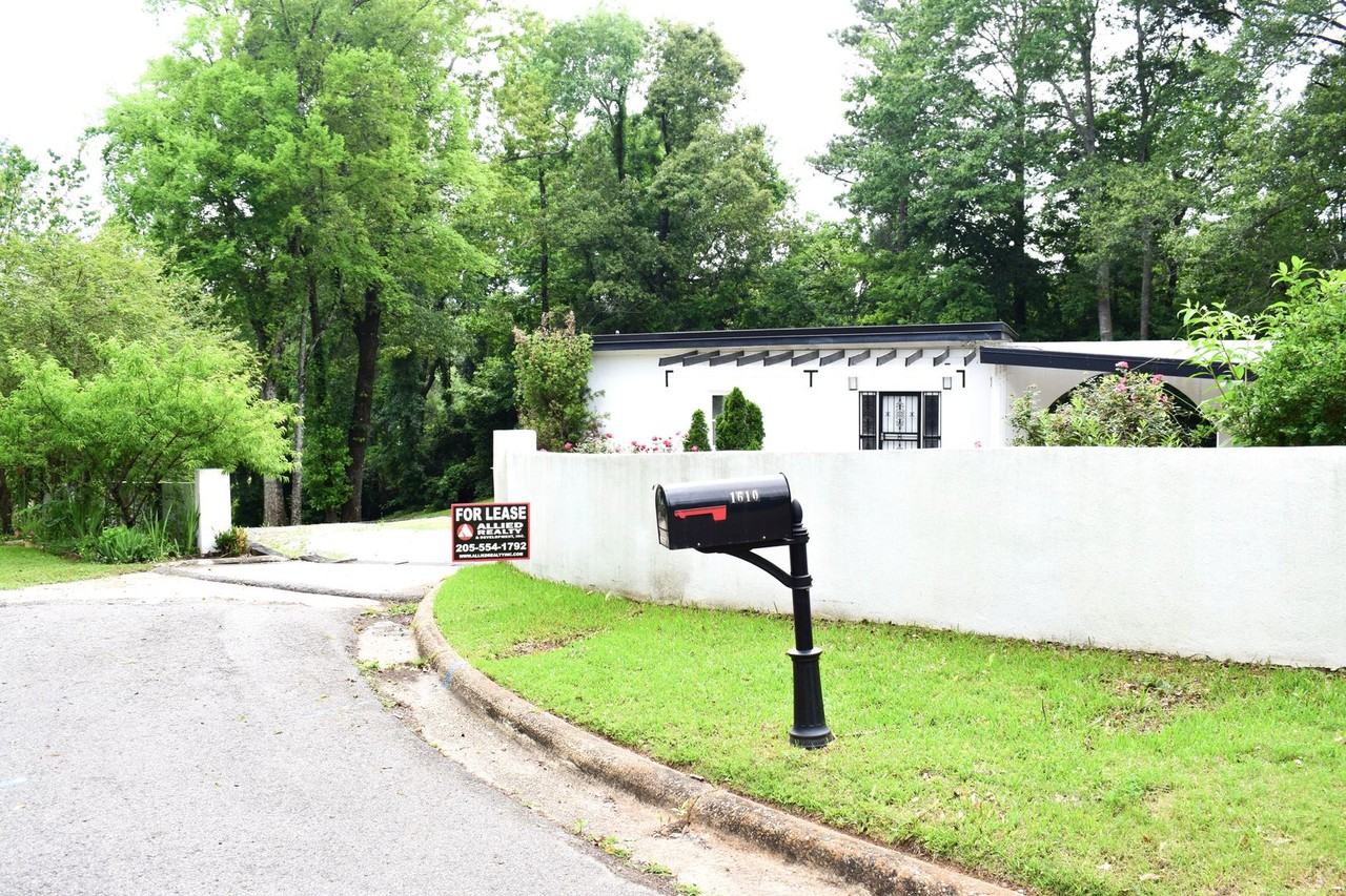 1610 27th Ave E - Photo 3 of 24