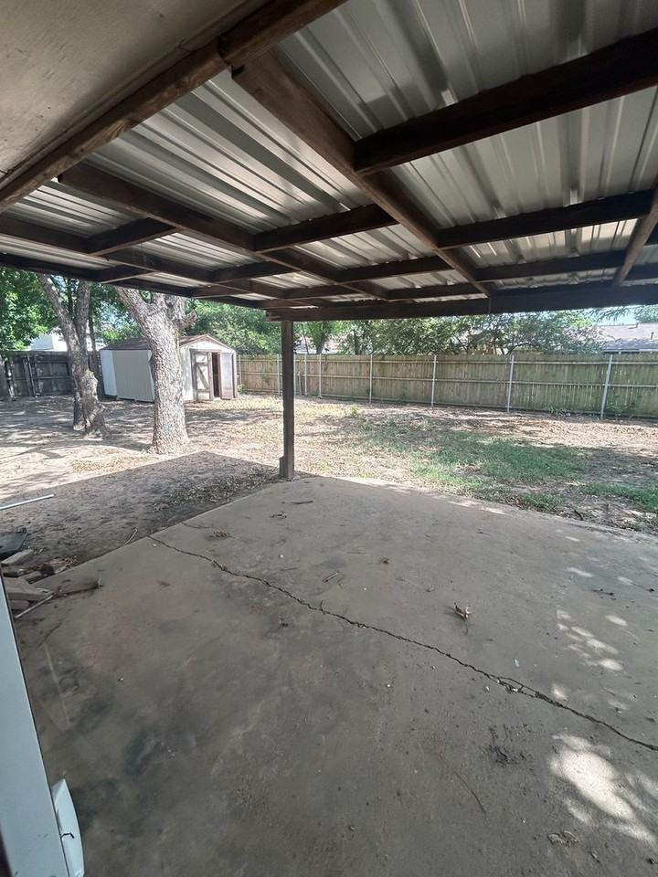 2820 Yorkshire St - Photo 2 of 12