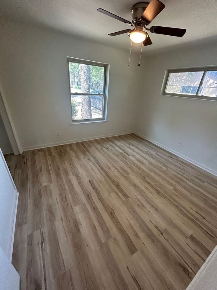 2820 Yorkshire St - Photo 5 of 12