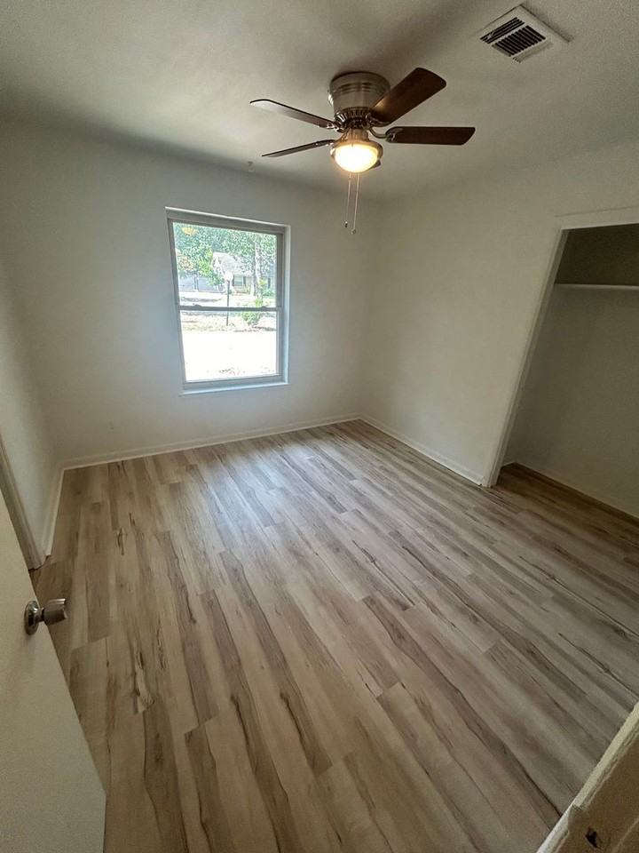 2820 Yorkshire St - Photo 7 of 12