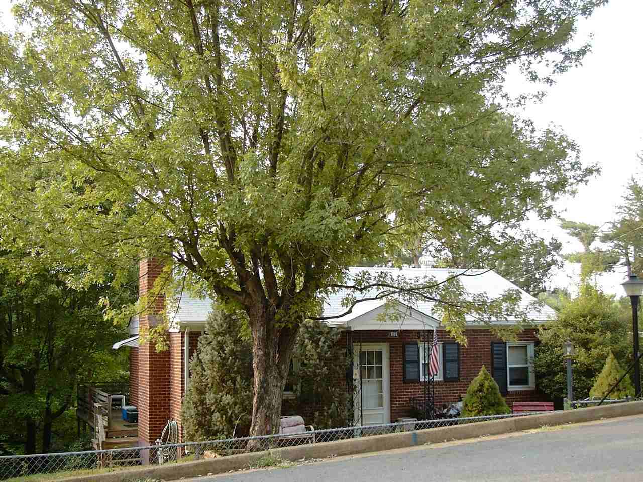 1009 Saint Charles Ave - Photo 2 of 11