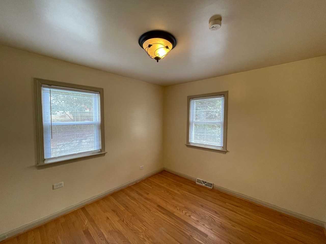 1009 Saint Charles Ave - Photo 3 of 11