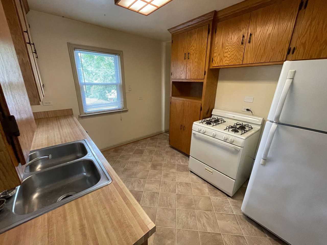 1009 Saint Charles Ave - Photo 5 of 11