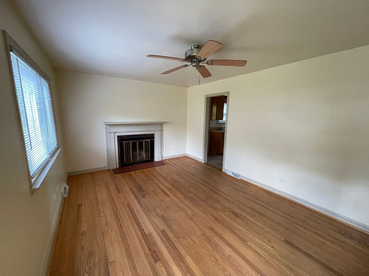 1009 Saint Charles Ave - Photo 7 of 11