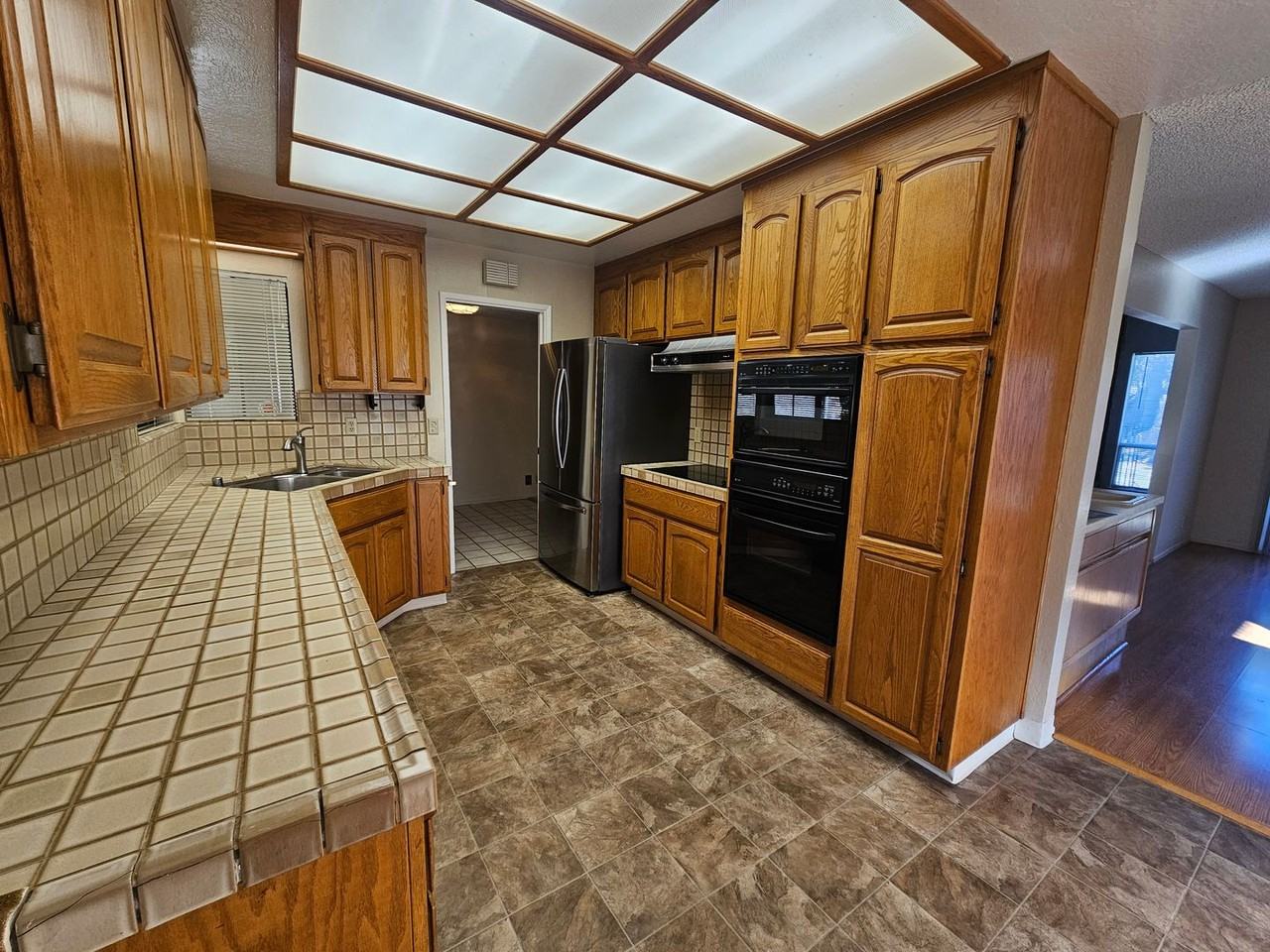 1014 Twin Brook Dr - Photo 7 of 30