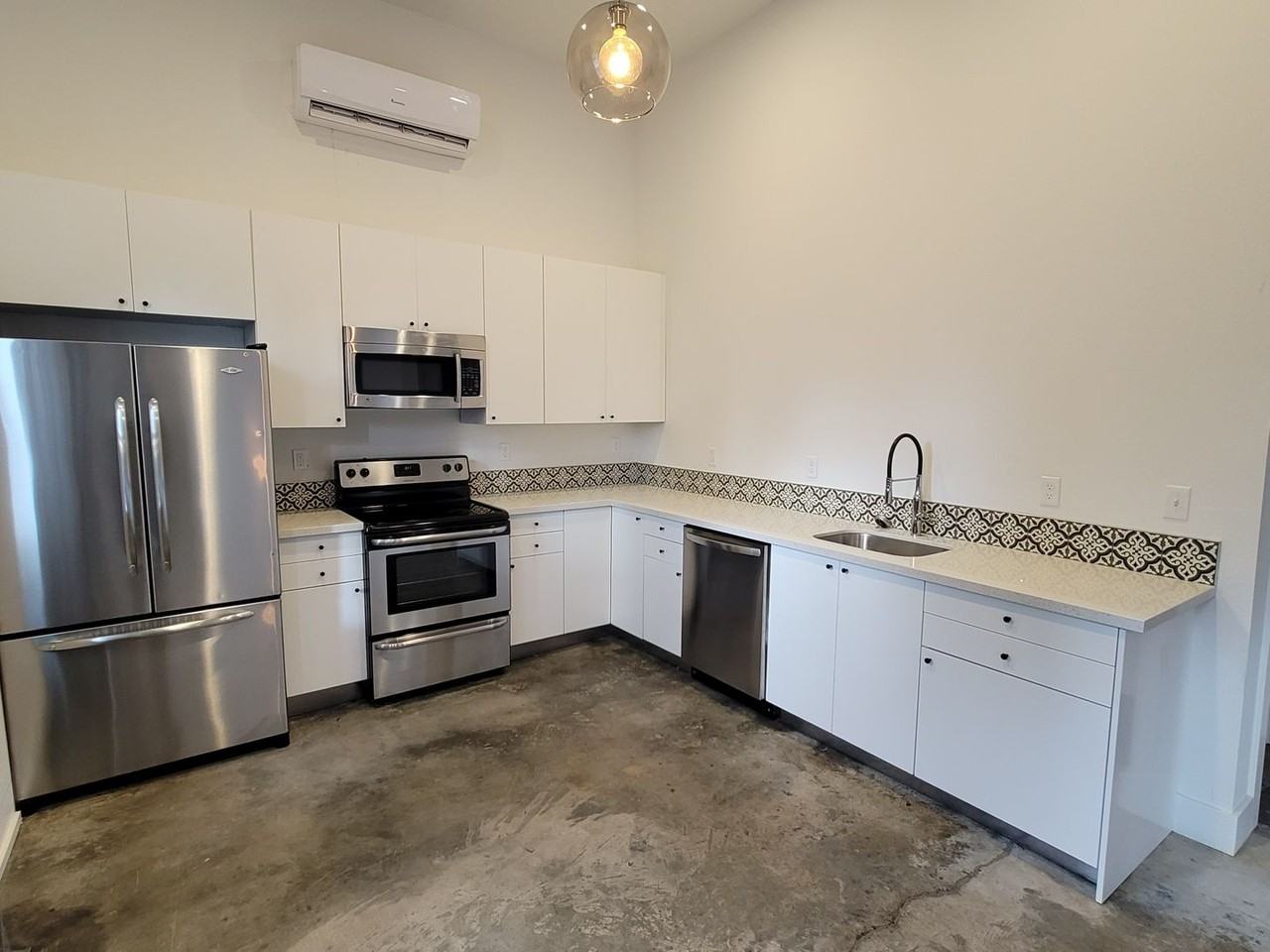 7008 Ne Rodney Ct - Photo 5 of 19