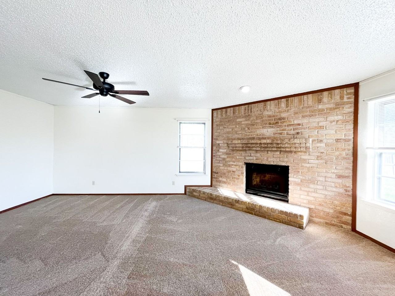 1504 Jefferis Ave - Photo 4 of 35